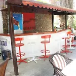 Bayrakli Hotel *