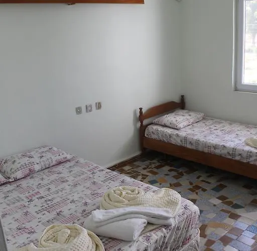 Bayrakli Отель *