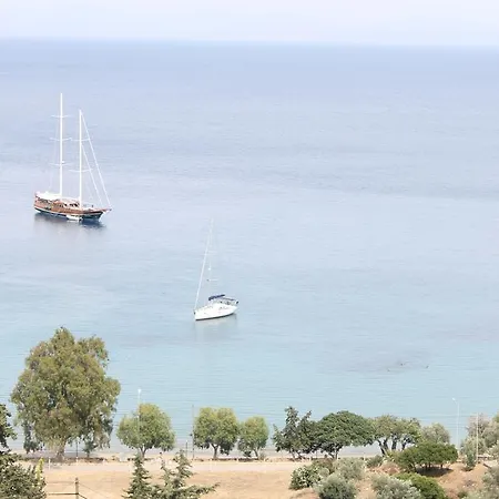 Bayrakli Hotel
