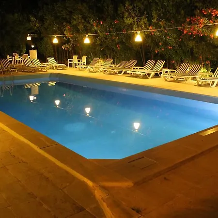 Bayrakli Hotel *